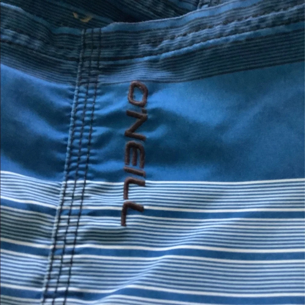 O’Neill board shorts blue black striped 36 waist in great condition. 🏄🏽 - Picture 9 of 13